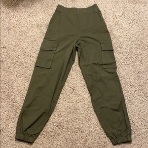 Green cargo pants, high-waisted